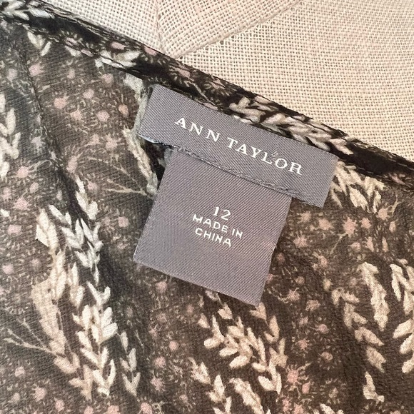 Ann Taylor Silk Top w Side Zipper in Neutral Tones of Brown Rose & Cream - Picture 5 of 8